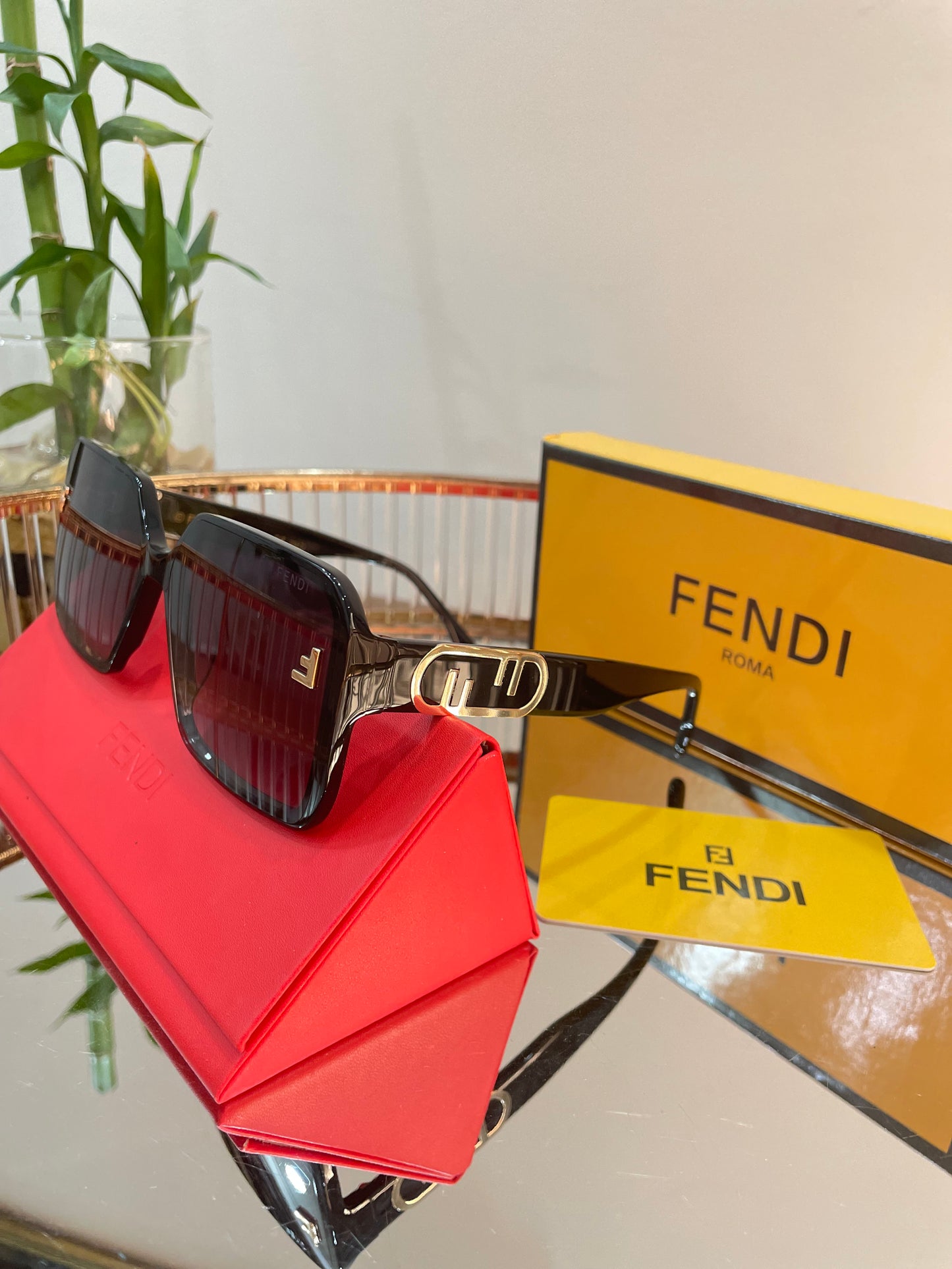 Sun glasses Fendi